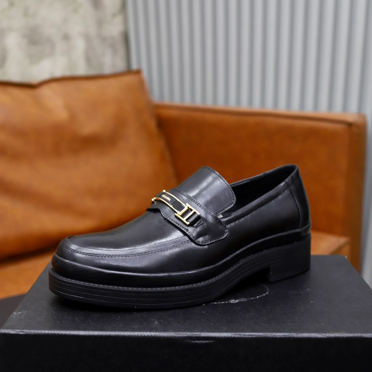 Ex-factory price: 500💰🙅‍♂️🙅‍♂️🙅‍♂️ Brand: PRADA Standard code: Men's code 38-44 (45 can be customized) Grade: Same style as the official website Original order quality Material: Original cowhide surface Comfortable lining Original outsole Style category: Men's fashionable casual leather shoes Distinguished big-name luxury elements Top luxury Color: Color of the actual picture